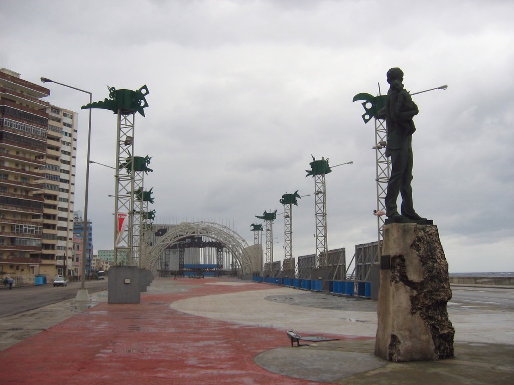 04-This monument is in honor of the five Cubans who were arrested for alleged espionage in the U.S..jpg - This monument is in honor of the five Cubans who were arrested for alleged espionage in the U.S.